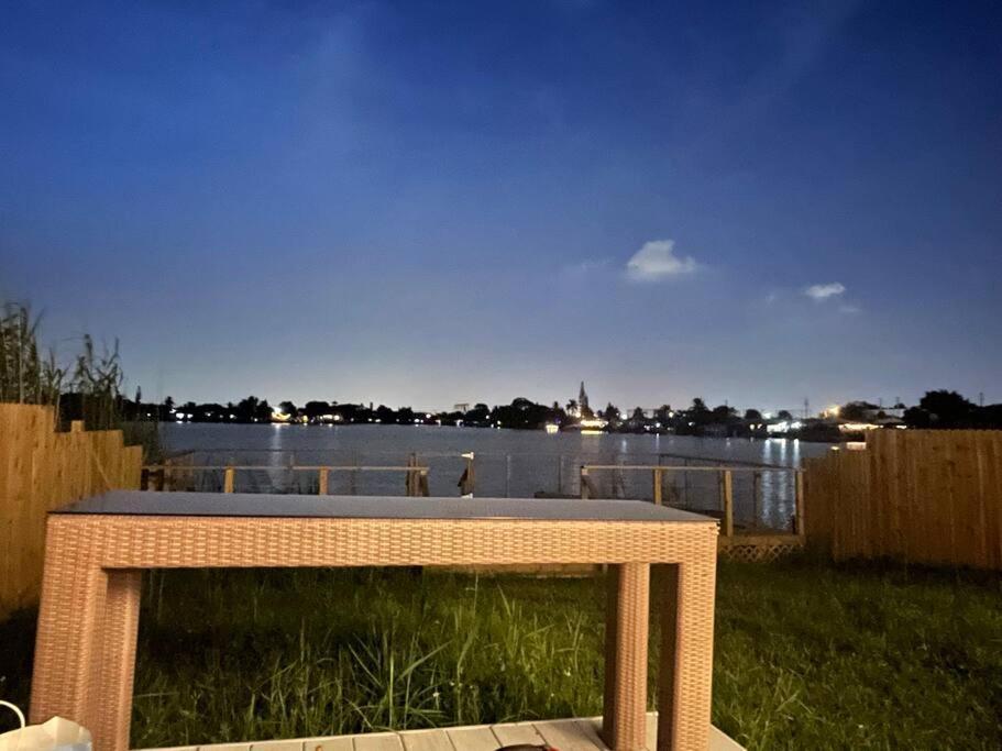 Supervilla - Lakefront - Sunsets, Kayaks, Grill Fort Lauderdale Exterior photo