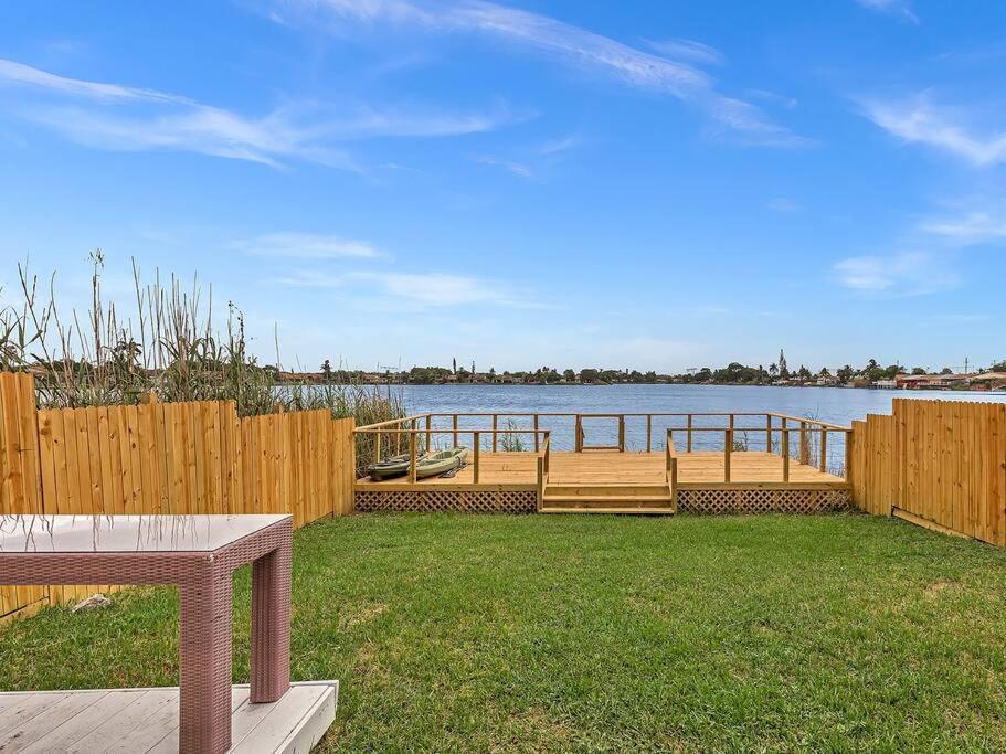 Supervilla - Lakefront - Sunsets, Kayaks, Grill Fort Lauderdale Exterior photo