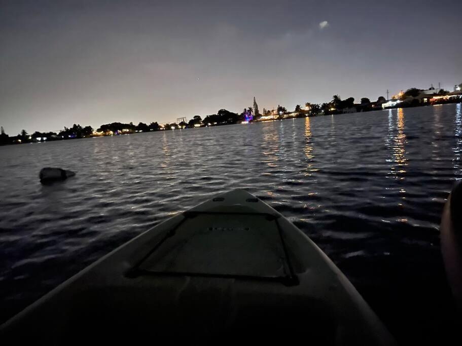 Supervilla - Lakefront - Sunsets, Kayaks, Grill Fort Lauderdale Exterior photo