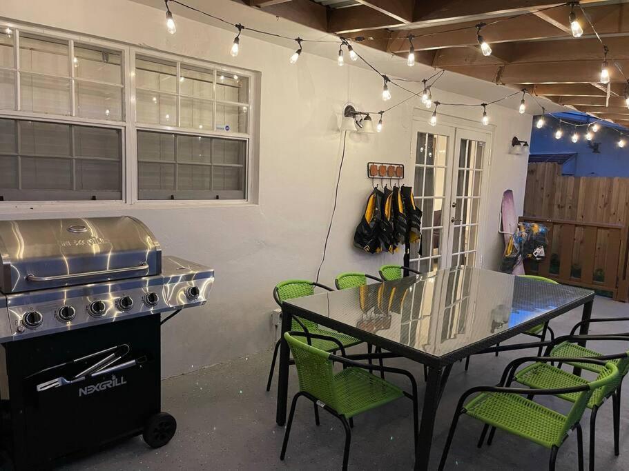 Supervilla - Lakefront - Sunsets, Kayaks, Grill Fort Lauderdale Exterior photo