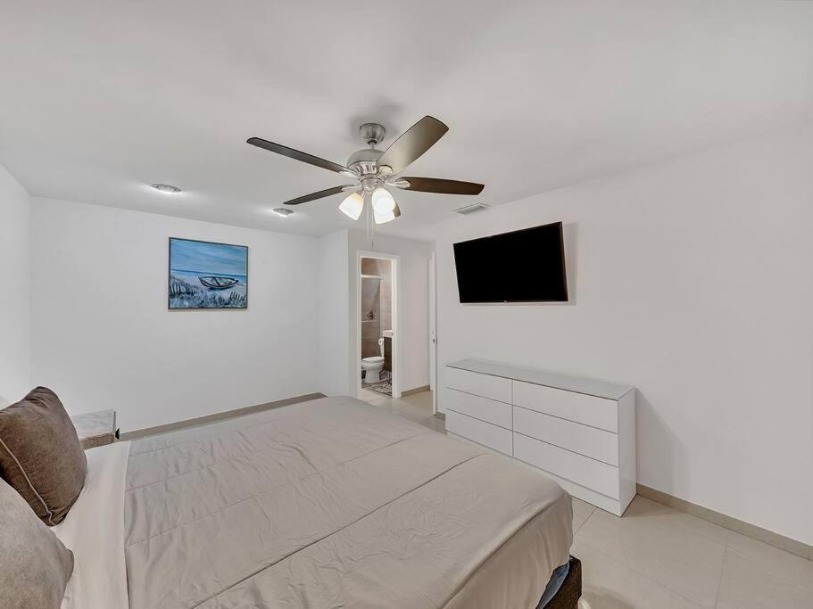 Supervilla - Lakefront - Sunsets, Kayaks, Grill Fort Lauderdale Exterior photo