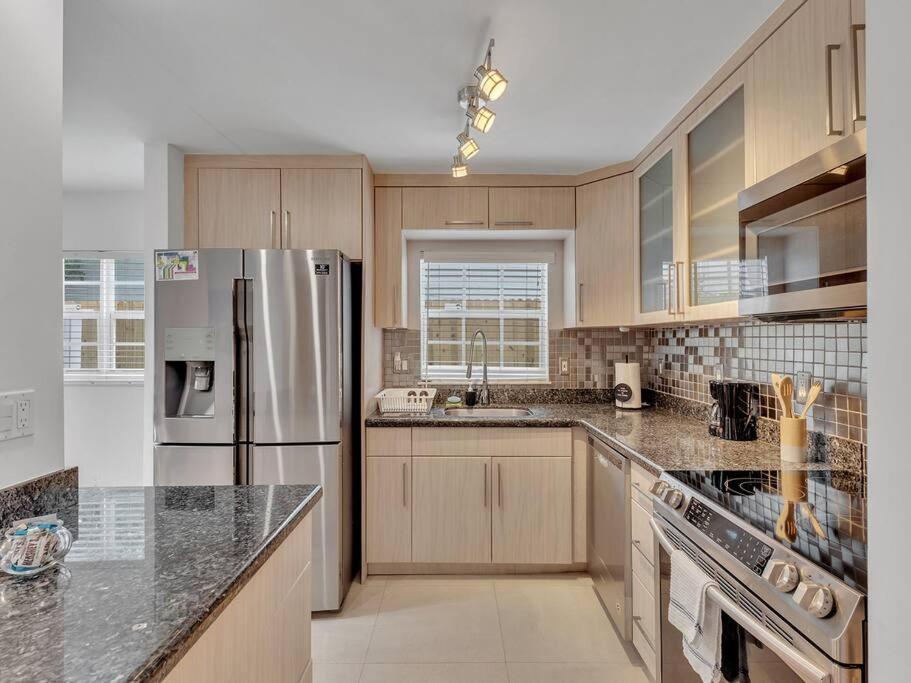 Supervilla - Lakefront - Sunsets, Kayaks, Grill Fort Lauderdale Exterior photo