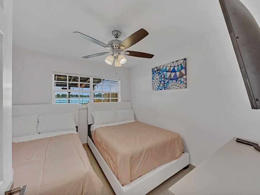 Supervilla - Lakefront - Sunsets, Kayaks, Grill Fort Lauderdale Exterior photo