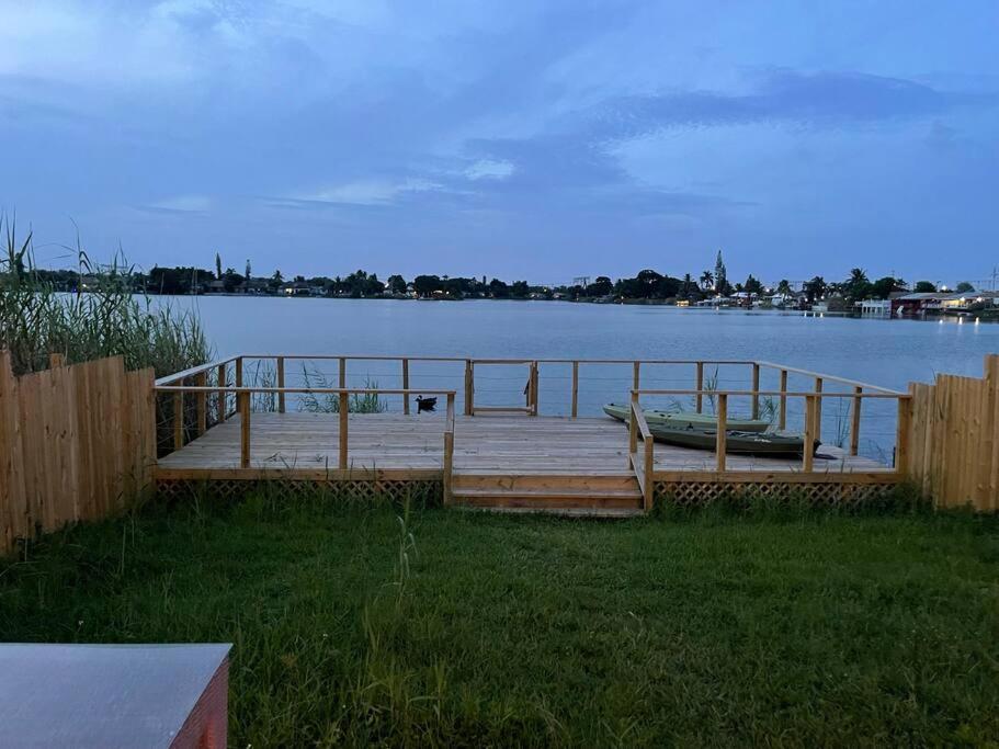 Supervilla - Lakefront - Sunsets, Kayaks, Grill Fort Lauderdale Exterior photo