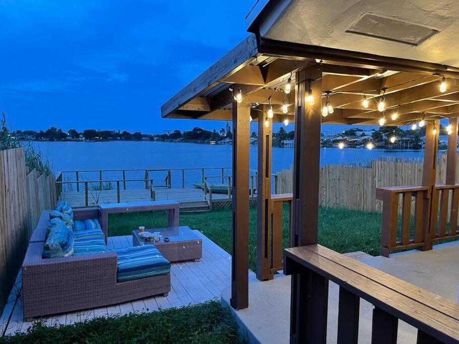 Supervilla - Lakefront - Sunsets, Kayaks, Grill Fort Lauderdale Exterior photo