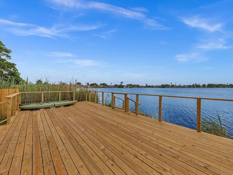 Supervilla - Lakefront - Sunsets, Kayaks, Grill Fort Lauderdale Exterior photo