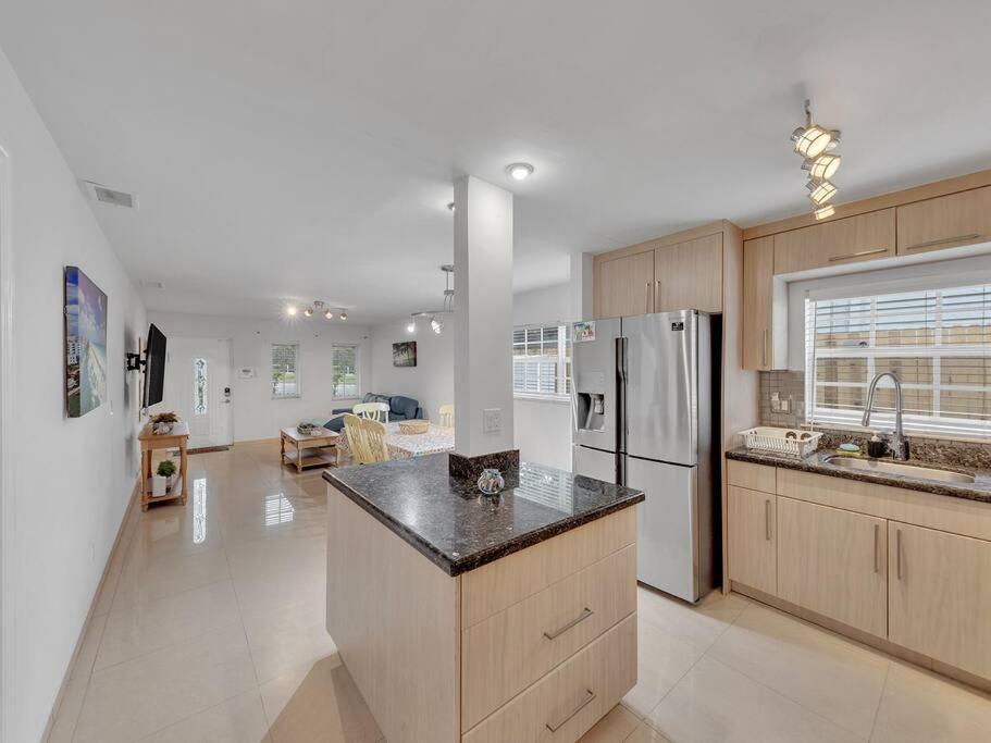 Supervilla - Lakefront - Sunsets, Kayaks, Grill Fort Lauderdale Exterior photo