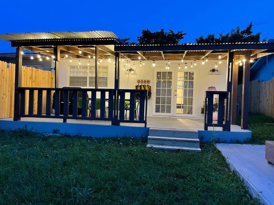Supervilla - Lakefront - Sunsets, Kayaks, Grill Fort Lauderdale Exterior photo