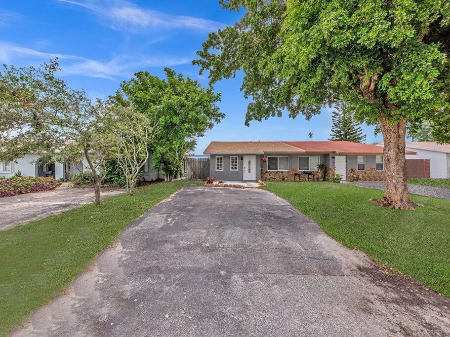 Supervilla - Lakefront - Sunsets, Kayaks, Grill Fort Lauderdale Exterior photo