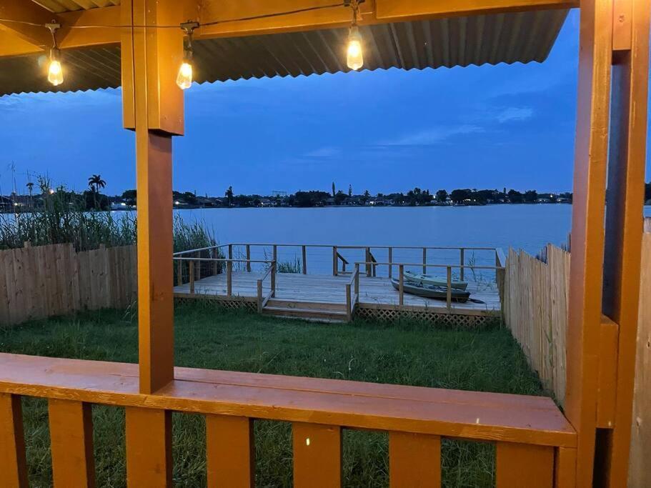 Supervilla - Lakefront - Sunsets, Kayaks, Grill Fort Lauderdale Exterior photo