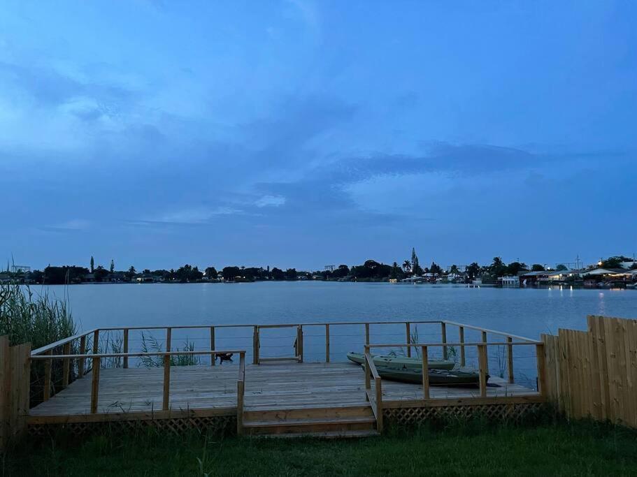 Supervilla - Lakefront - Sunsets, Kayaks, Grill Fort Lauderdale Exterior photo